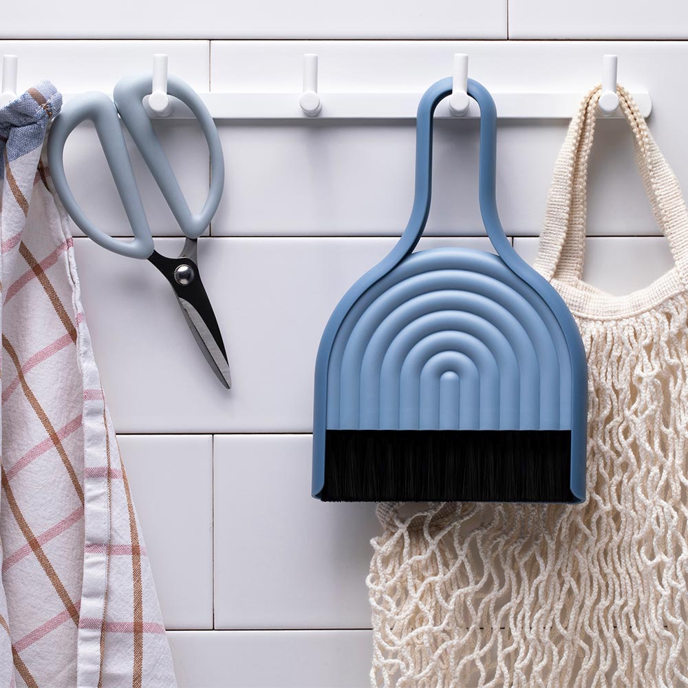Edge-Cleaning Dustpan & Brush Set