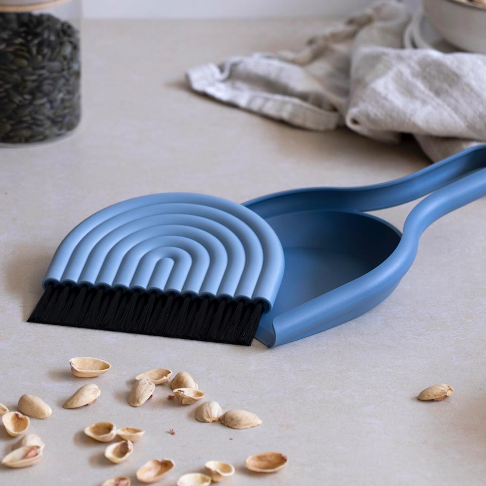 Edge-Cleaning Dustpan & Brush Set
